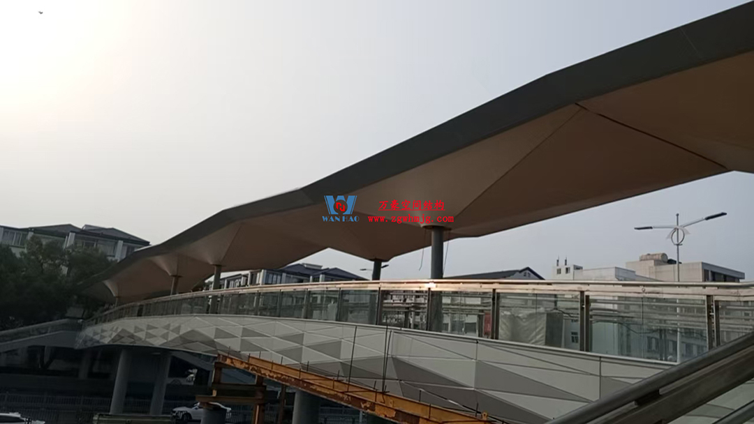 蘇州東環(huán)路人行天橋ptfe膜結(jié)構(gòu) 蘇州東環(huán)路人行天橋ptfe膜結(jié)構(gòu)